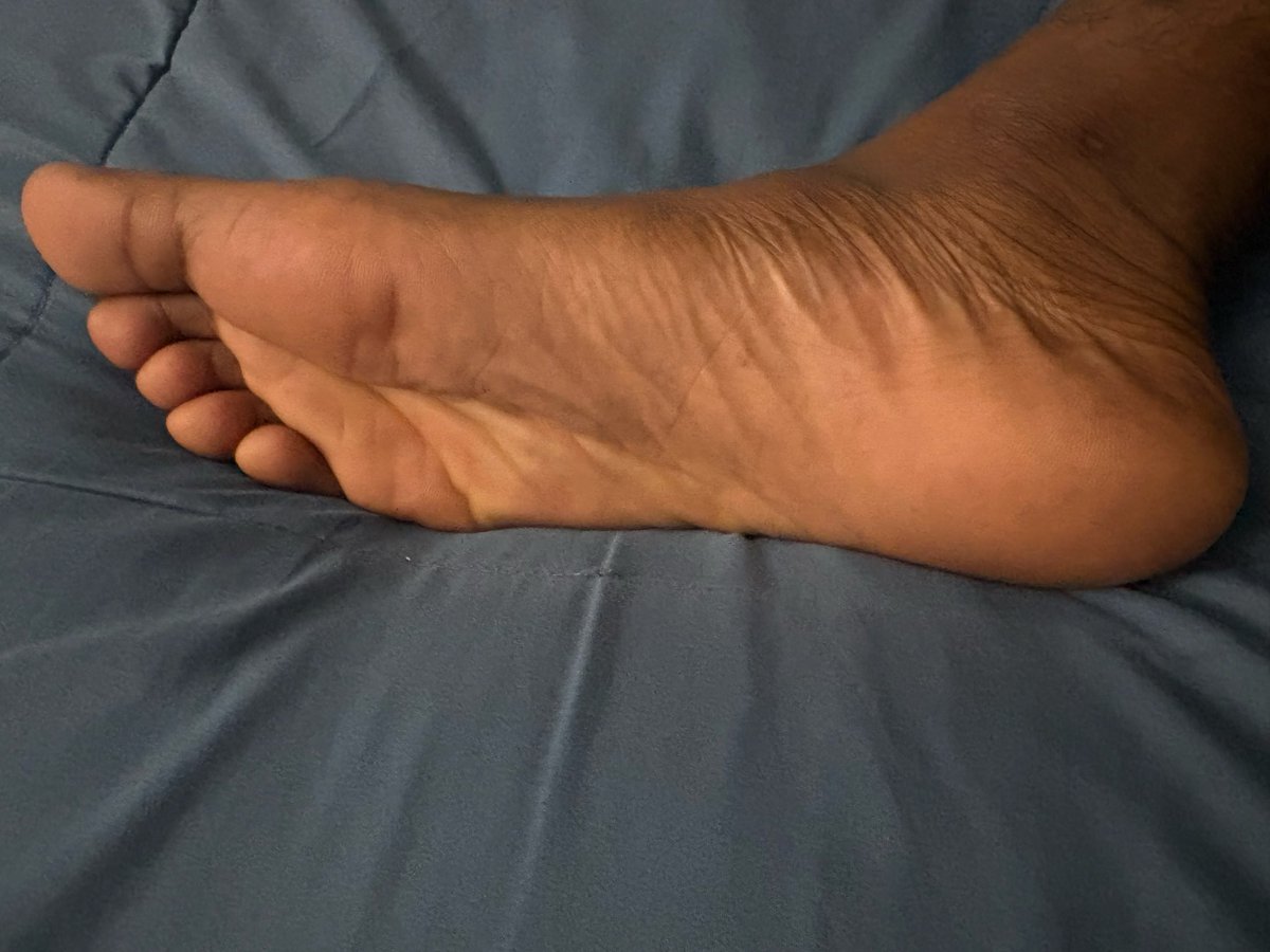 prettyboift's tweet photo. Free feet Friday?! 🤔 
#gaymalefeet #malefeet #malesoles #gayfeet #gaysoles #blackmalefeet #blackmenfeet https://t.co/bKwXAkdHov