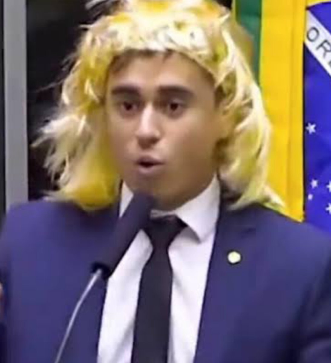 ATENÇÃO: o partido do Bolsonaro, que votou contra o gás gratuito pra população pobre, ENTROU NO STF PRA IMPEDIR A TAXAÇÃO DOS MAIS RICOS. Entendam, não existe trabalhador de direita. É por isso que eles misturam política com religião, pq estão sempre contra os trabalhadores!