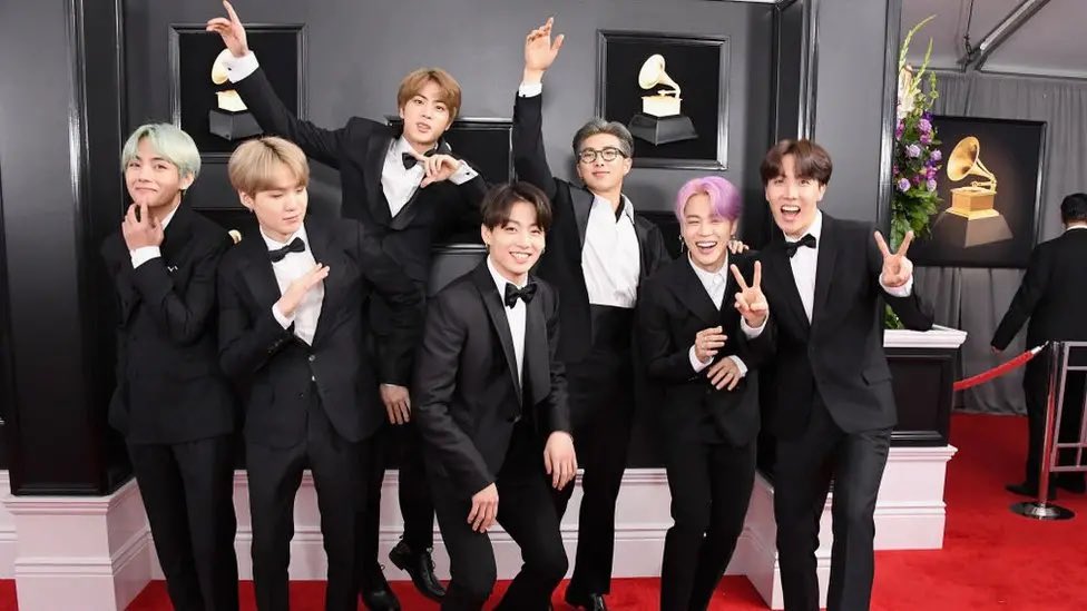 brunochari37318's tweet photo. 2019: first K-pop presenters (19.9)
2020: first K-pop performers (18.7)
BTS still pulling higher ratings than your fav ever did (14.4) — even in 2026 😂 https://t.co/6t8Vv708qr