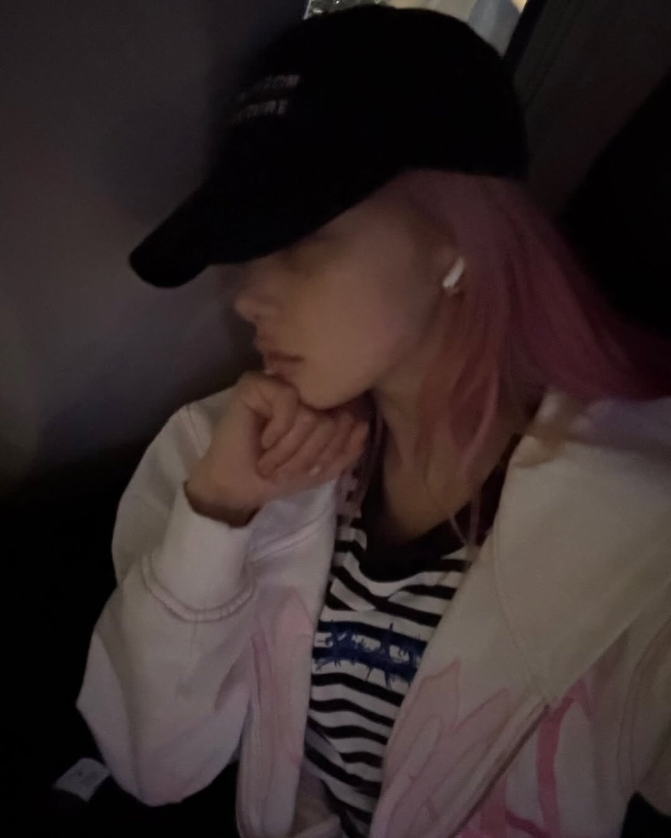 gisellemuseum's tweet photo. 250207 ［Instagram］aerichandesu

grateful🧘🏻‍♀️ 히히

#GISELLE #지젤 #gisellemuseum https://t.co/fP18YlQxox