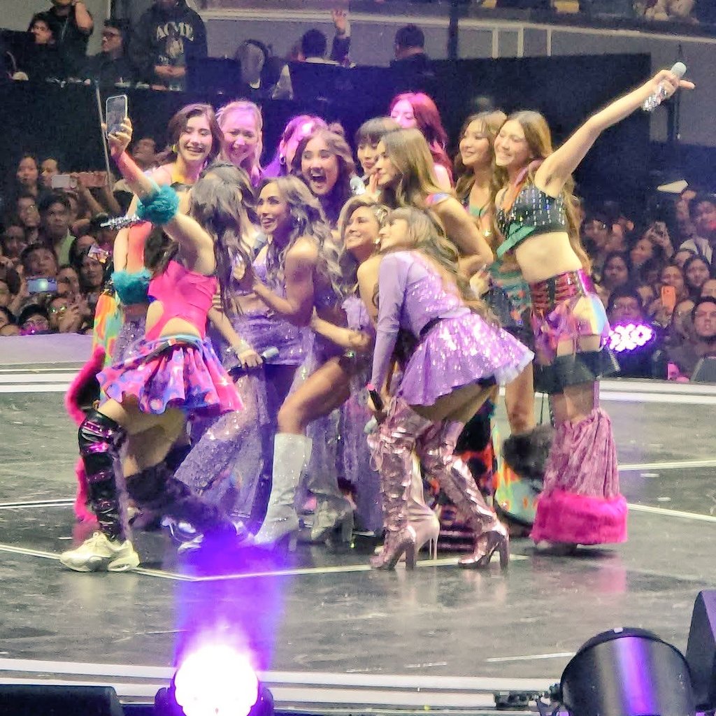 heart's happy na madaming non-fans ang nagrerequest sa girls sa ibang araw ng sexbomb con. madami din natutuwa sa collab.. (so far sa blue app na mga comments and baka tulog pa mga 🦀) 

dedma tayo dun ha, repost, engage to all BINI-BOMB contents and enjoy!! 🥰

#BINI