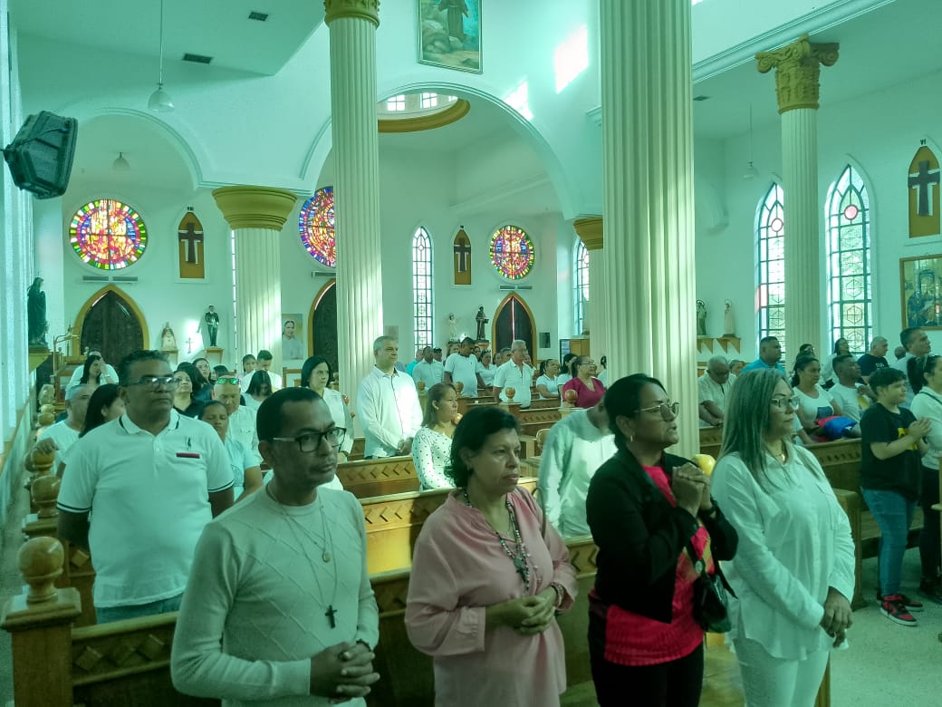En este instante sagrado, mi equipo de Vente San Francisco se reúne en el corazón de la Basílica de ese municipio, bajo la mirada compasiva de nuestro Señor Jesucristo y la protección de Nuestra Madre María. 

Allí, en oración profunda y serena, elevamos nuestras voces y nuestros