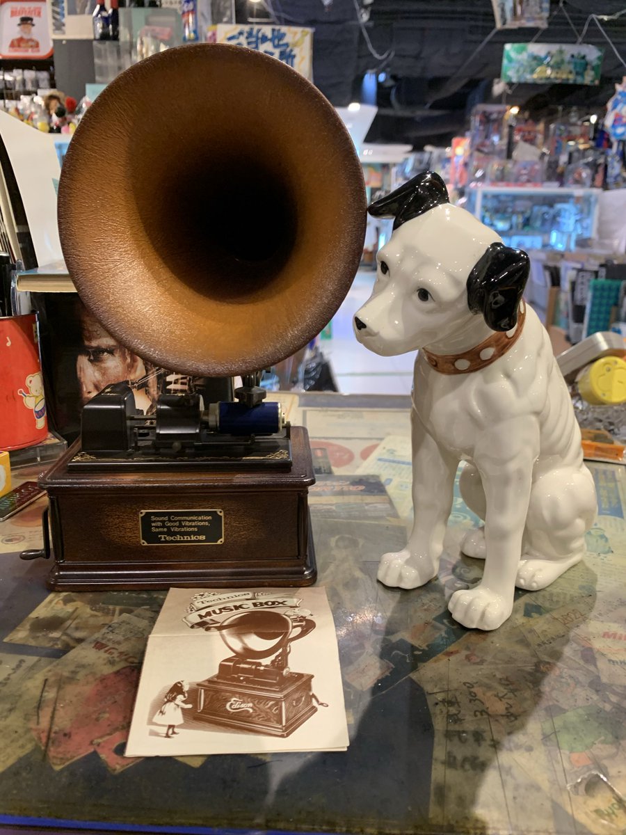 ニッパー犬とTechnicsの蓄音機型小物入れオルゴールです。 セットの