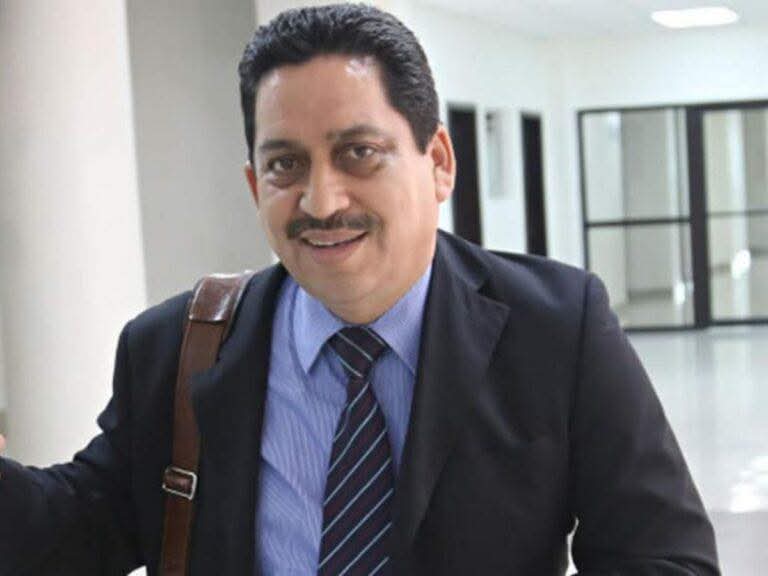 Estoy consternado, por el vil asesinato de nuestro gran Colega, ABOG RENÉ ALTAMIRANO un lider referente del gremio de abogados, un hondureño ejemplar, solidario.
EXIGIMOS JUSTICIA