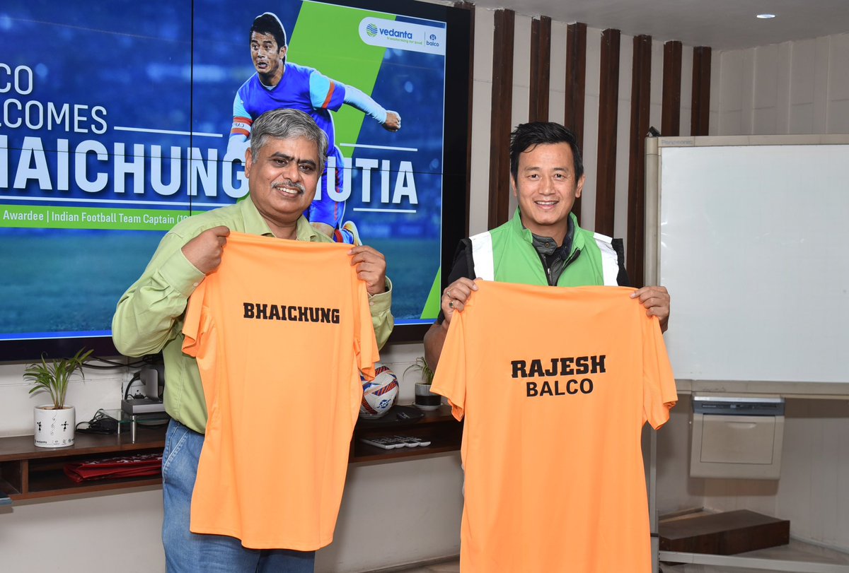 CEO_Balco's tweet photo. It was a privilege to welcome an icon of Indian football, Arjuna and Padma Shri awardee, Bhaichung Bhutia to BALCO and the Khel Academy.
 
#BALCO #Vedanta #BharatAluminiumCompanyLimited https://t.co/KnAlp4Xyct