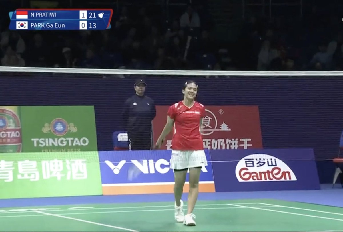 Ni Kadek Dhinda memperpanjang nafas Indonesia.
Duel ranking 70-an dunia yang menarik. Tp Dhindha, 19 tahun, hari ini lebih skillful, lebih cepat, lebih taktis. 

Semifinal Kejuaraan Badminton Asia 2026
Indonesia🇮🇩 sementara tertinggal 1-2 vs Korea Selatan🇰🇷.