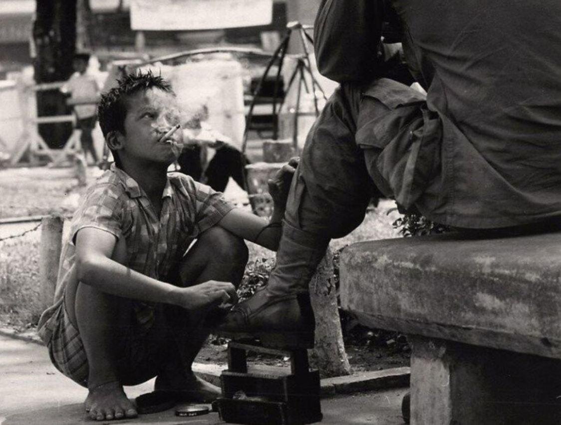 ticlassics's tweet image. A boy polishes the shoes of an American soldier. Saigon, Vietnam, 1968.