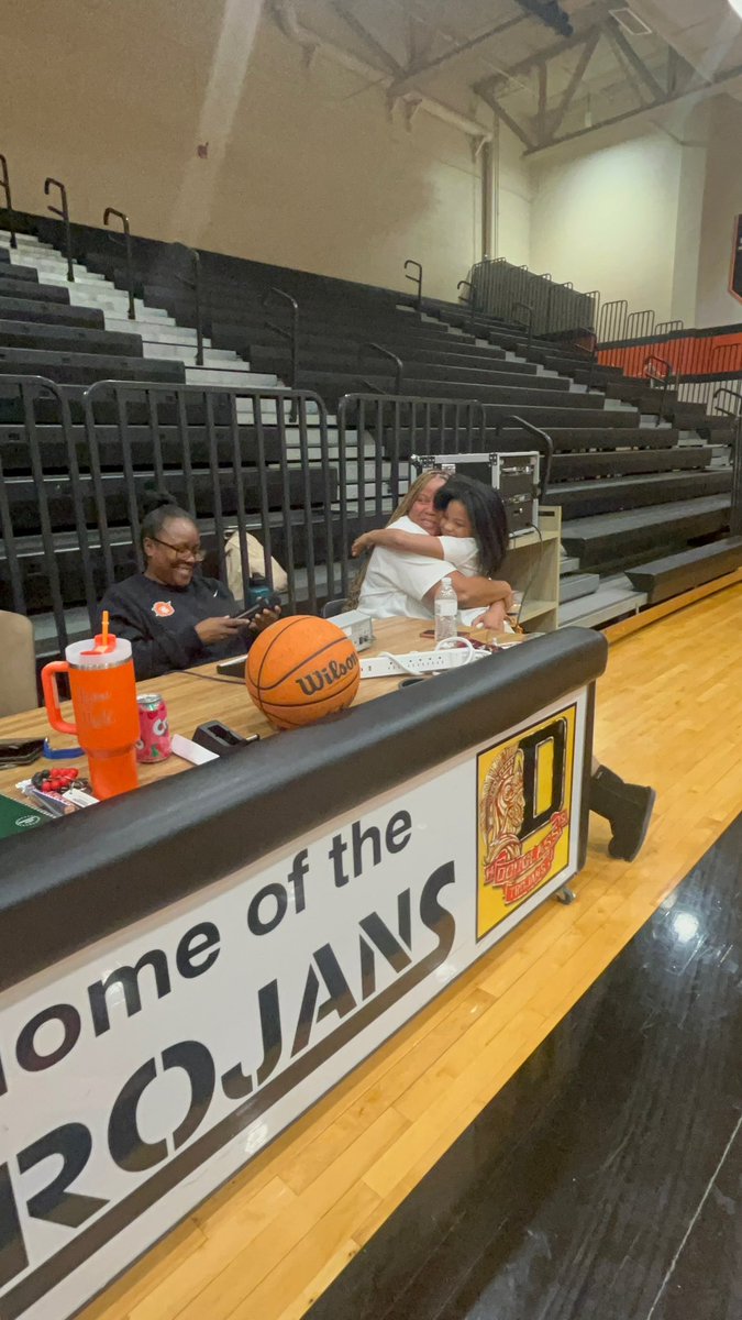 Jessica Linson tweet media