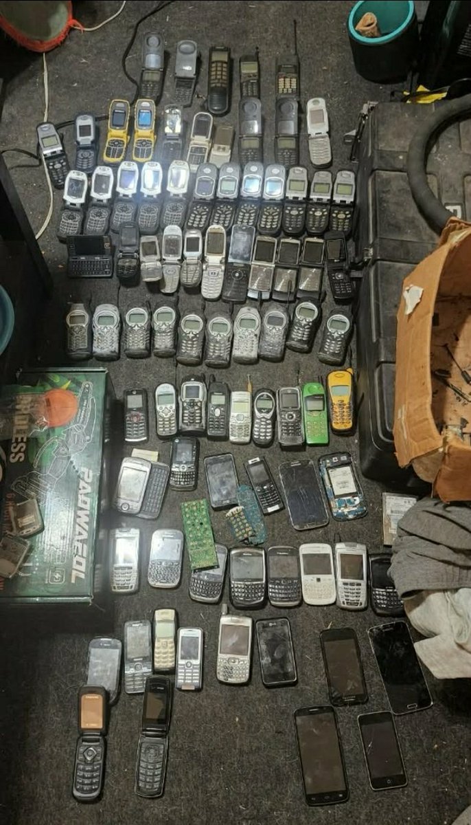You think a cellphone collector or e-waste refiner buy these cellphones?  I paid to much for them🤦🏻‍♂️. I  almost need $3 each to break even! 😭😭 #ewaste #goldincellphones #goldrecovery #oldphonecollectors #gold #silver