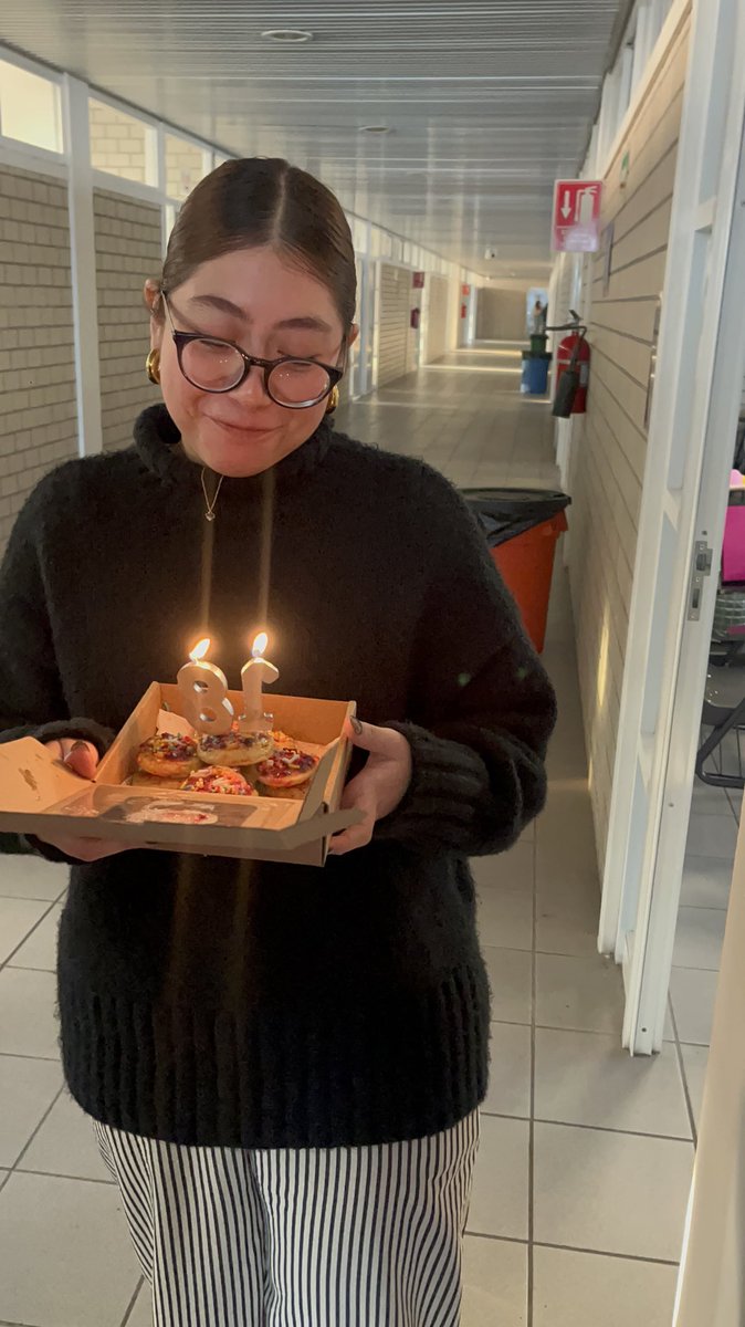 Gracias Dios, por hacerme una persona sensible, amorosa a mi manera y sobre todo amable, ver la sonrisa de mis amigas le causa cosquillas a mi corazón