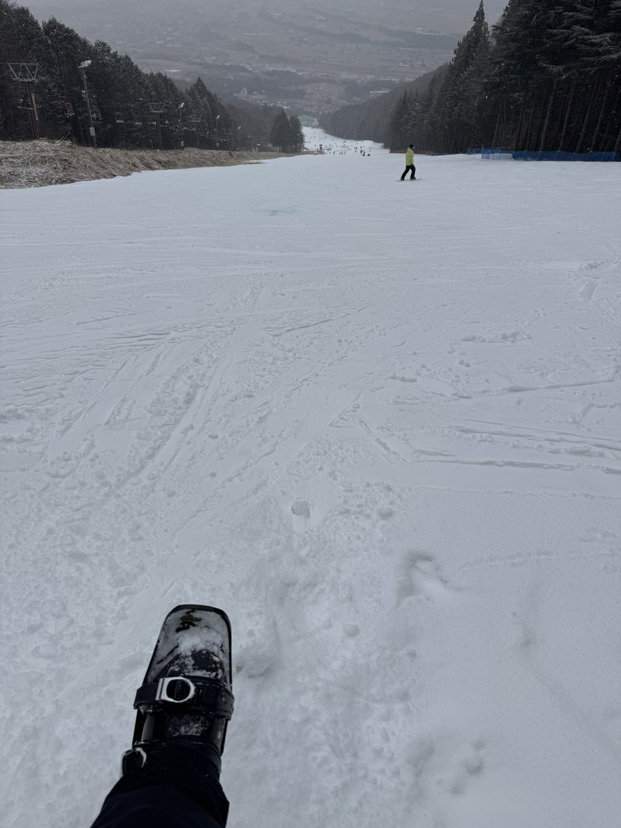 ROK612's tweet photo. 今シーズン初スノフィ
雪質良いし、地元民しかいないから人も少なく快適で素晴らしい https://t.co/uPkvrbHADl