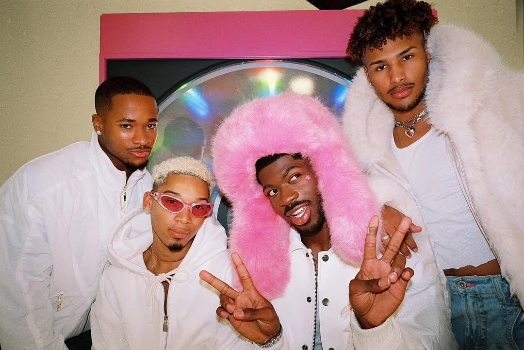 .<a href="/LilNasX/">☆ ‧dreamboy··‧̩̥˟͙冬˟͙‧̩̥l</a> <a href="/BuzzFeed/">BuzzFeed</a>  12 LGBTQ+ Celebrity Coming Out Stories That Helped Me Kick Down The Doors Of My Closet And Never Look Back

buzzfeed.com/mychalthompson…
