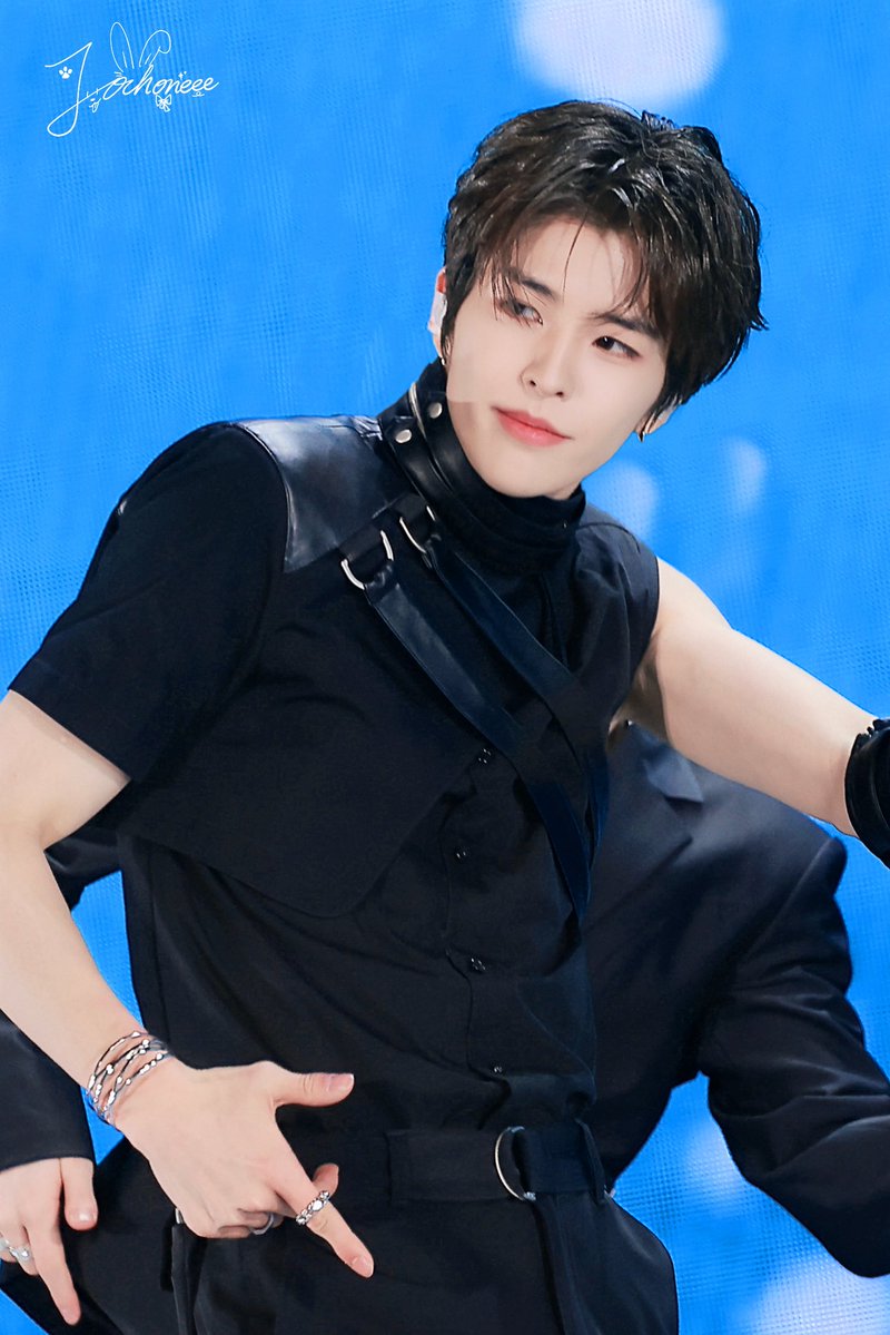 J.ochoneee tweet media