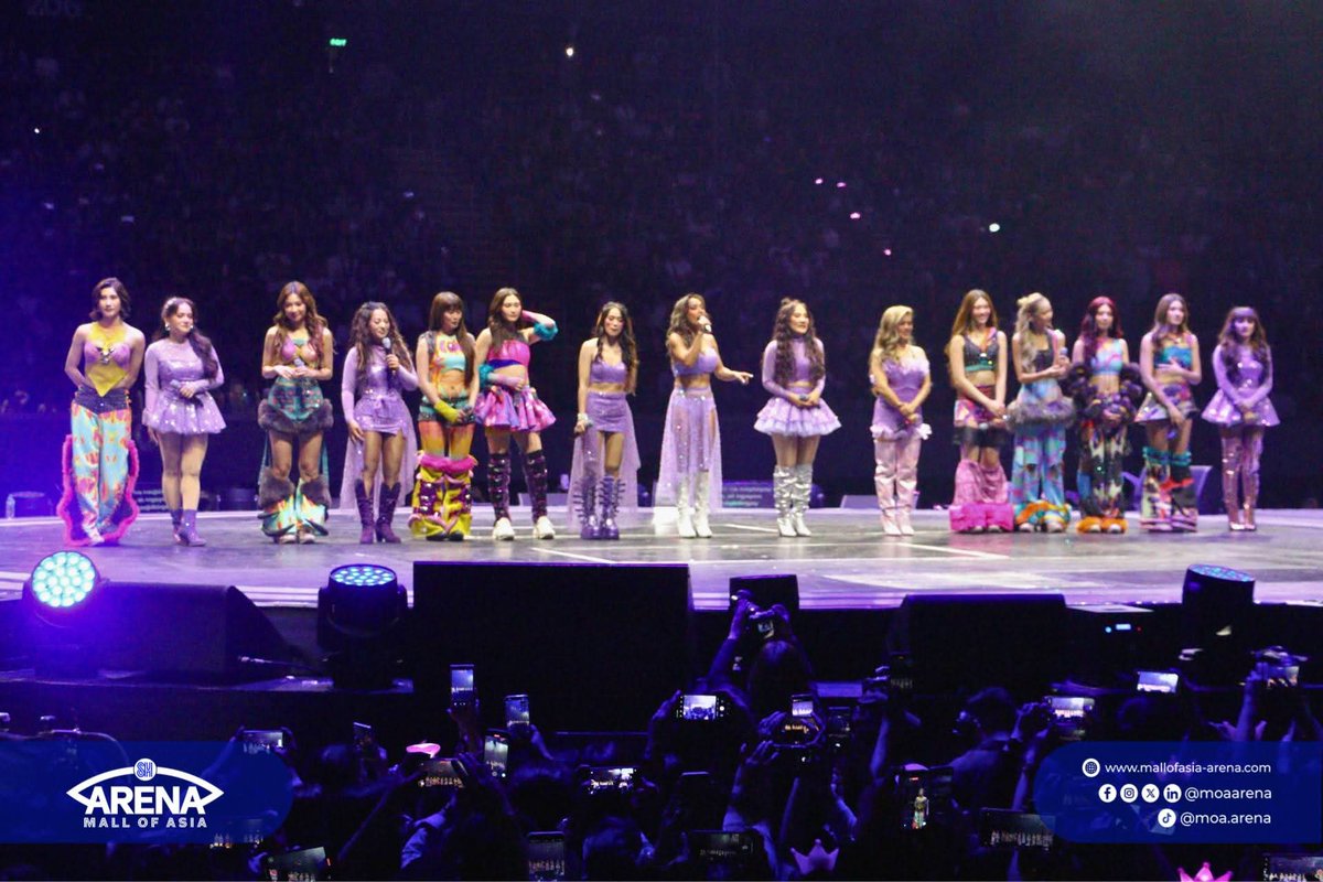 luffanova's tweet photo. Daisies 🌼 🤝 Blooms 🌸
#SexbombAtMOAArena #GetGetAw #rawnd3 https://t.co/Y0SoxlQRD1