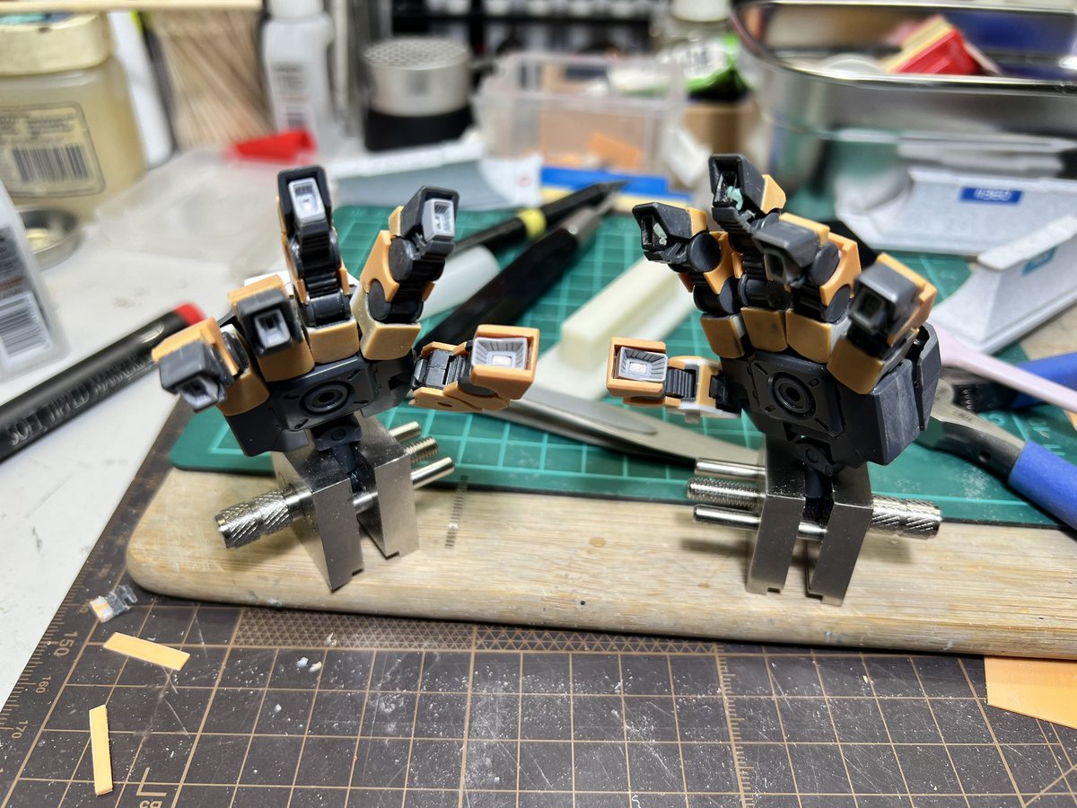 CLS_852's tweet photo. 超機甲神ガンジェネシスアップデート：
両腕が改造されました！

#SD
 #ガンプラ
 #ガンプラは自由だ
 #ガンプラ好きと繋がりたい https://t.co/Dq3hpNTczx
