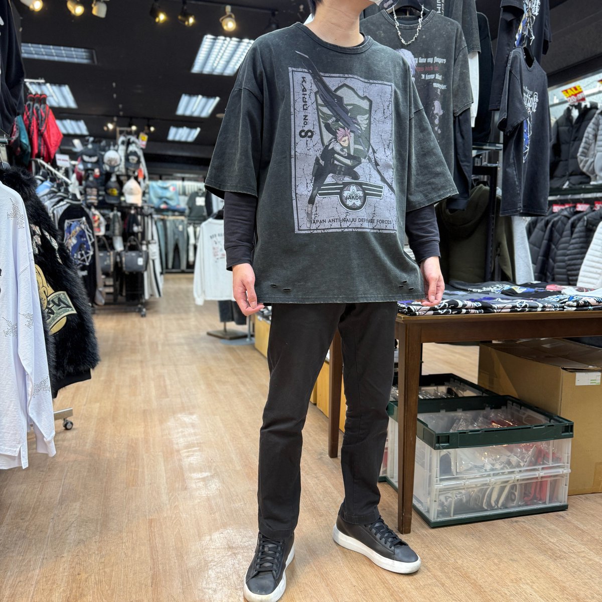 ichiya_1947's tweet photo. こんにちはイチヤ帯屋町店です！✨

#怪獣8号 × P.N UNDERGROUND のコラボTが入荷ッ🔥

保科 宗四郎
四ノ宮 キコル
鳴海 弦

上記三名のイラストデザインで普段使いにもぴったりな仕上がりとなっております👕✨

商品はこちら👇
https://t.co/a1GsxDpDNM

#アニメT
#コラボT
#アニメ好きと繋がりたい https://t.co/JhYhqBTCzq