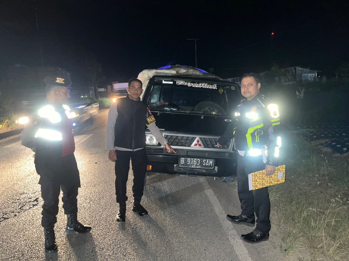 Kapolressolok's tweet photo. Respon Cepat Polres Solok Dalam Menerima Laporan Laka Lantas https://t.co/a3nuEgCvBt