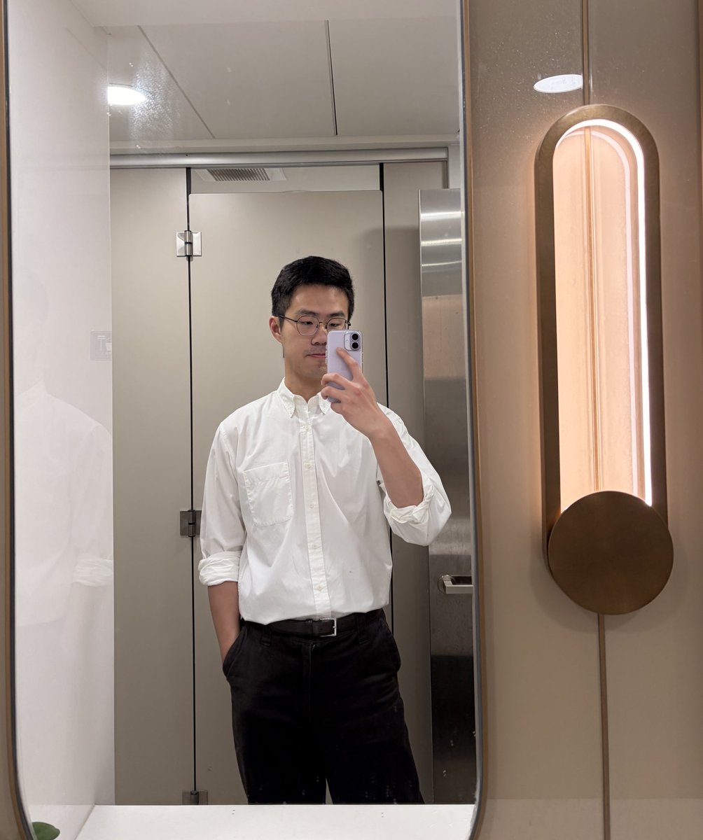sha_ted's tweet photo. 看起來像等等準備把皮帶抽起來處罰你的那種daddy嗎🧐 https://t.co/jQosxm2spx