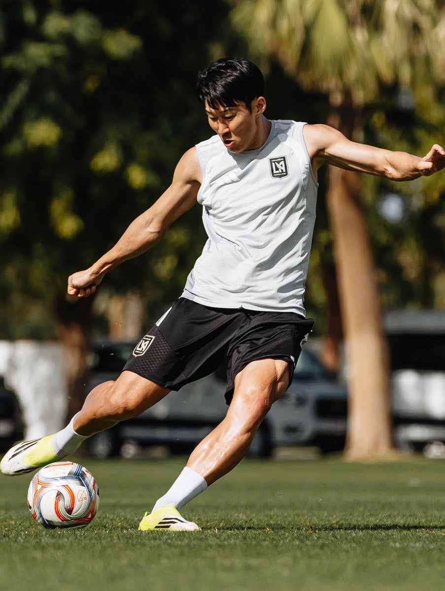 벅지 근육 갈라지는거 .. 진짜 감탄만나옴 😲