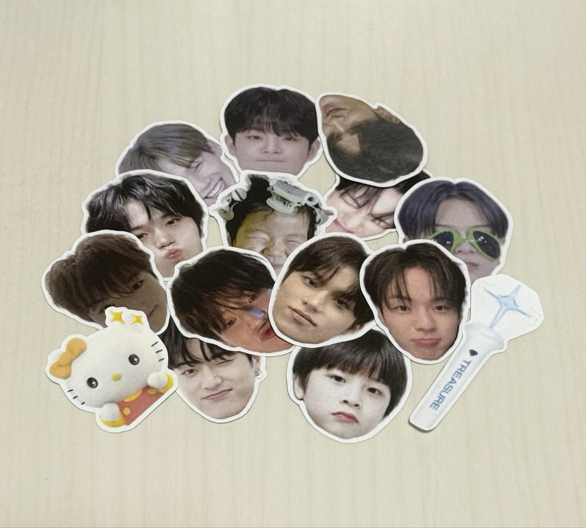 会うって言ってた子も反応くれたら嬉しいです^ ^♡
前の残りの顔ステッカーとお菓子配ります♩