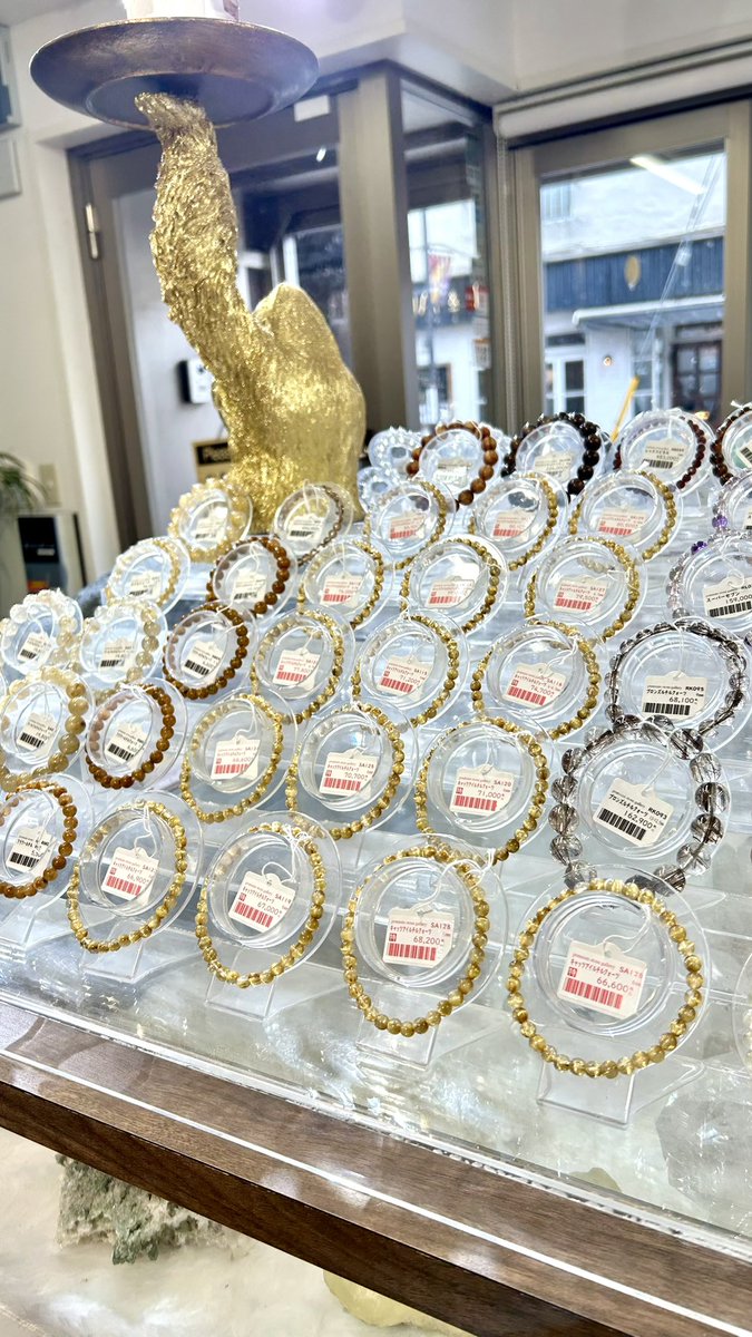 ひさびさにルチルクォーツが充実しています😊 細身のキャッツアイ