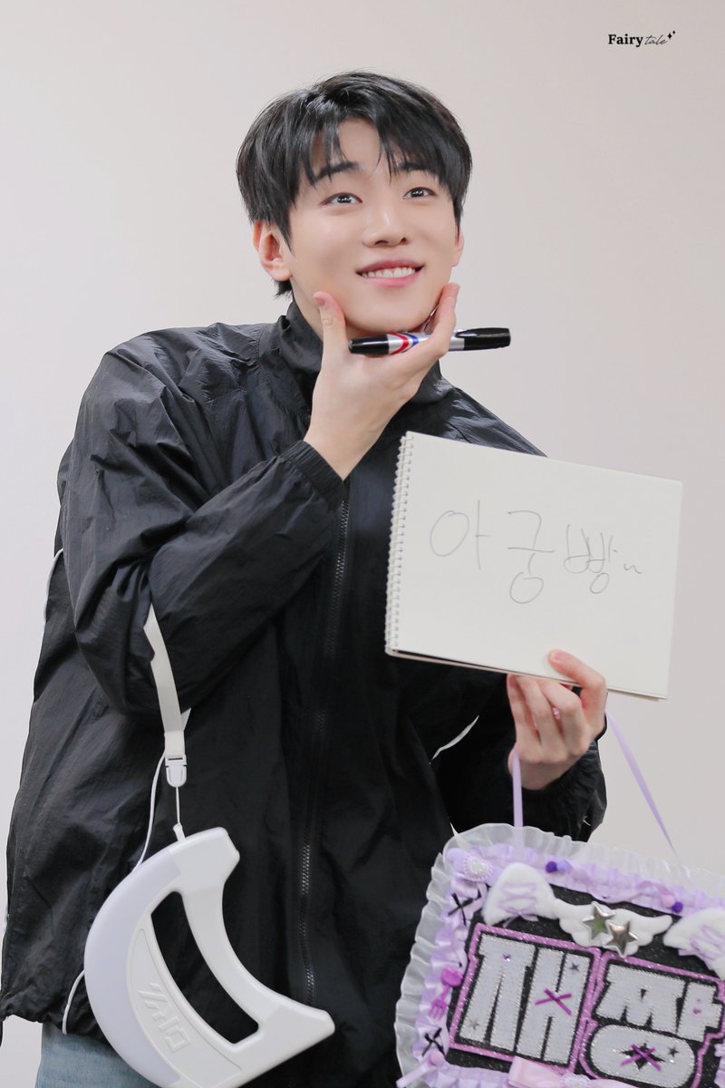 260207
에버라인 시그 팬싸 

아리야~볼하트✨

#재찬 #JAECHAN
#DKZ #디케이지