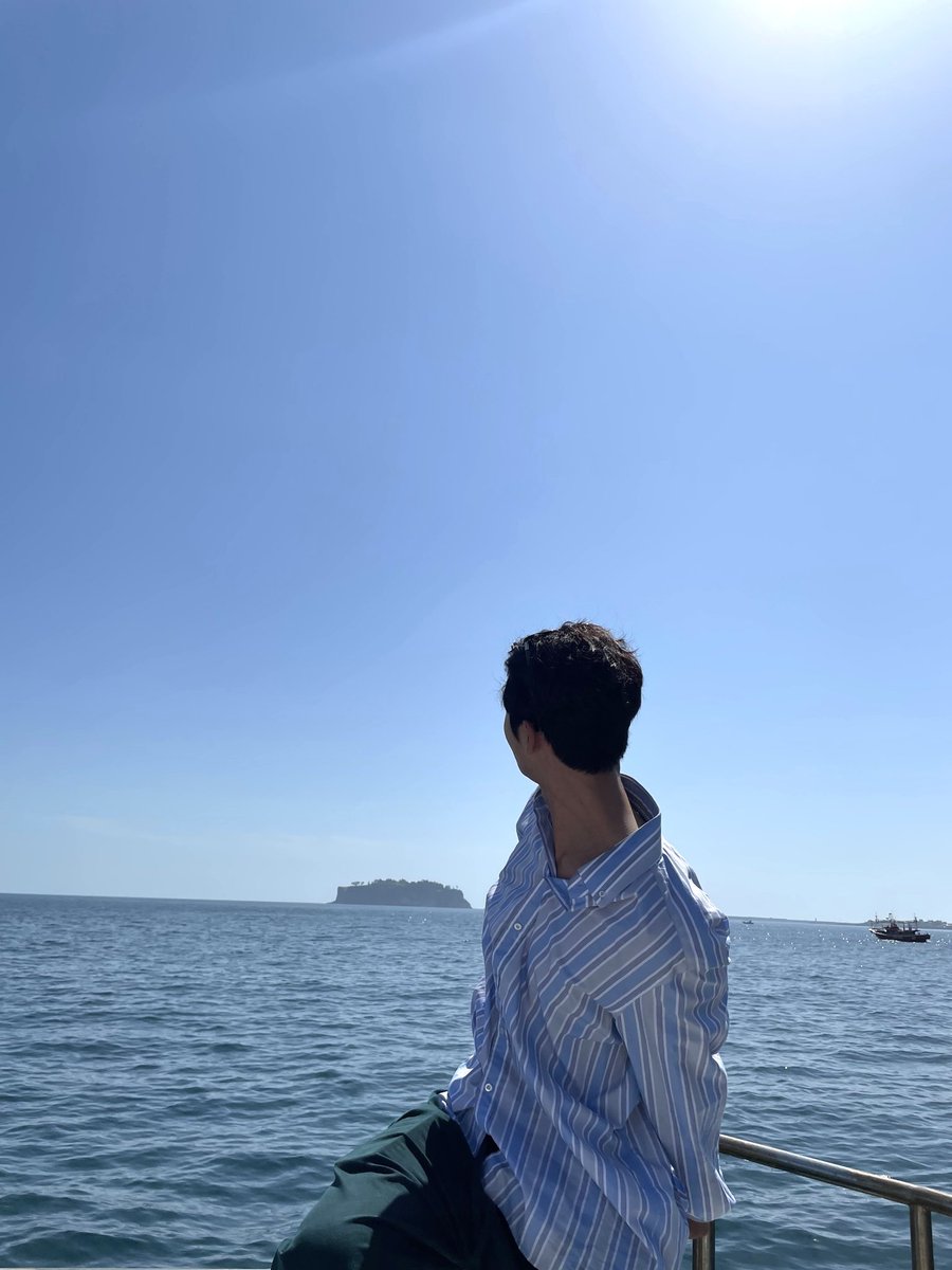 뭔가 다른 사진을 올렸겠지
하고 한참 쳐다봄... 
굳이 찾아보니 
귀여운 왼쪽볼이  좀 다른것 같기도;;