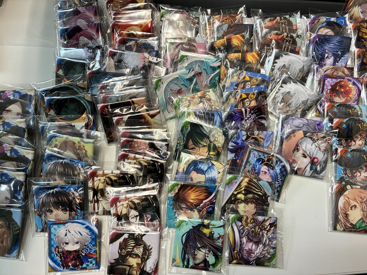 英傑大戦】 通販の缶バッジ80個ほど補充しました🙋🏻‍♂️ 欠品からの