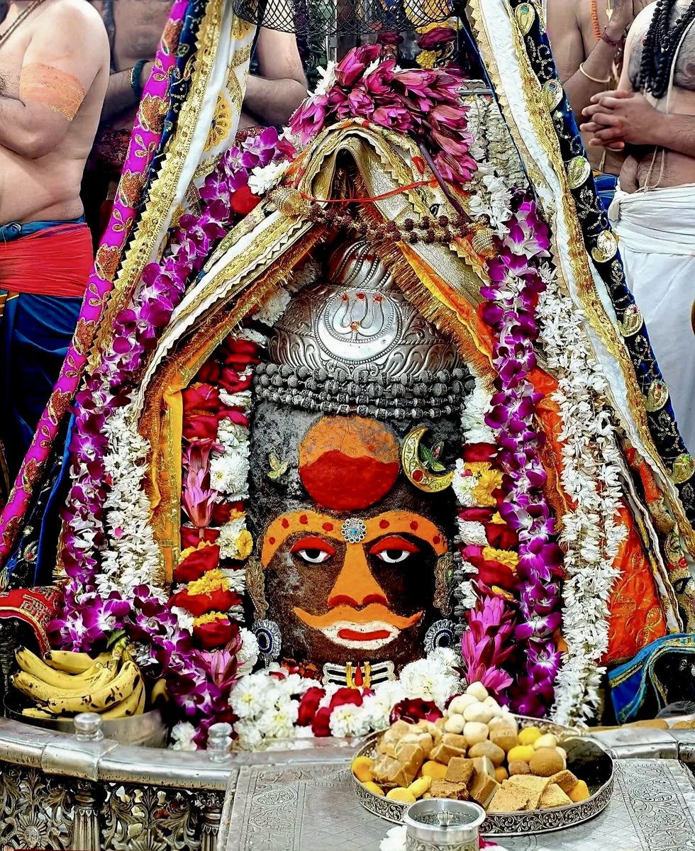 🚩ॐ📿ll #जय_श्री_महाँकाल ll📿ॐ🚩

🎪🎪स्वयंभू  अवंतिकानाथ
         राजाओंके राजा महाराजा
श्री महाँकालेश्वर राजा की
#भस्म_आरती श्रंगार के दिव्य दर्शन!!!