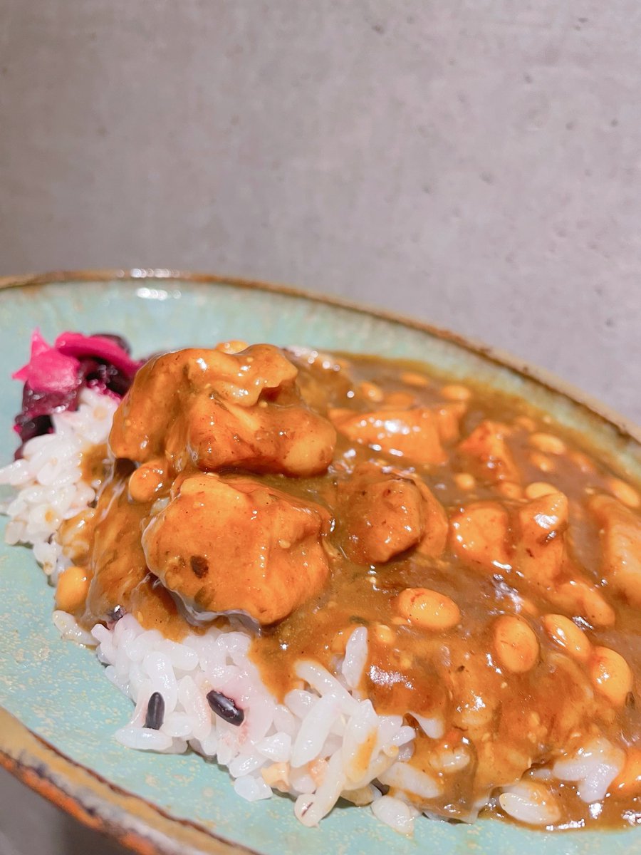 yamayuri's tweet photo. もずくビンダルーカレー

トマトジュースがなくてケチャップ+オタフクソースに納豆追加とアレンジしたけどむちゃウマでした！なんだコレ！ https://t.co/BgzYssSp6j