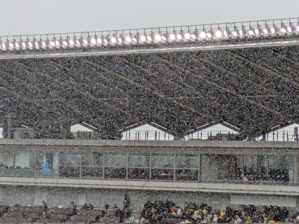 jefchibalove's tweet photo. もりもり降ってる…⛄️
寒いけど後半も熱く応援します！！
#ジェフ千葉　#フクアリ　#雪 https://t.co/nYhwMZwxDF