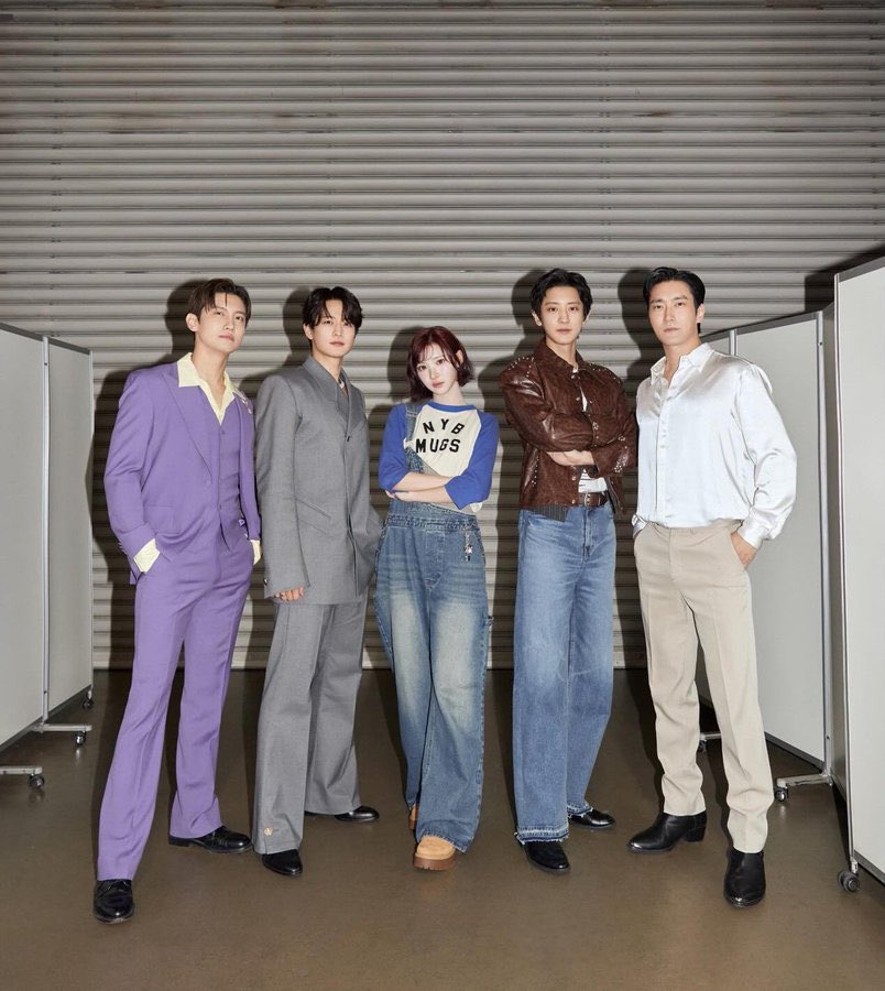 ขำแก๊งชเวไม่ไหว ชเวซีวอน ชเวมินโฮ และก็ชเวจีอูอันนี้รู้กัน แต่ตลกสุดคือชเวกังชางมิน กับชเวยอล 555555555555555555 ได้ก็ได้ว่ะ