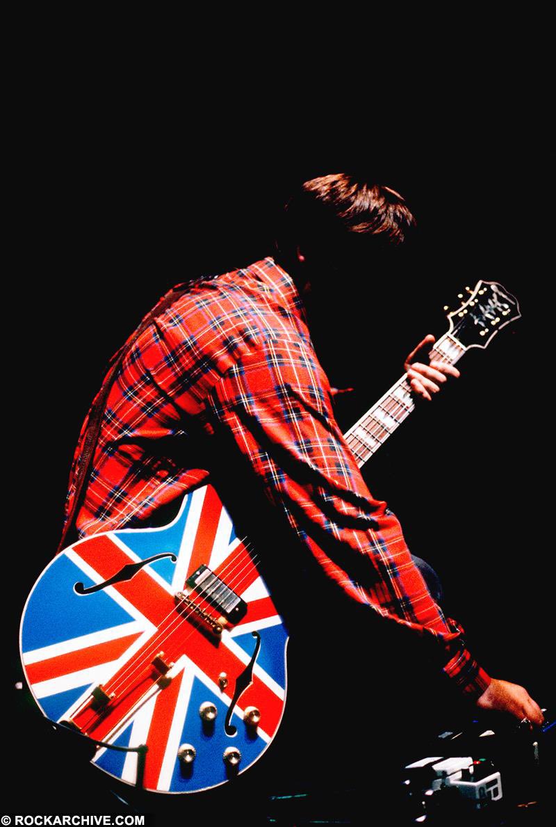 alivedemo's tweet photo. noel and his guitars, by jill furmanovsky https://t.co/jhs8OlsWS1