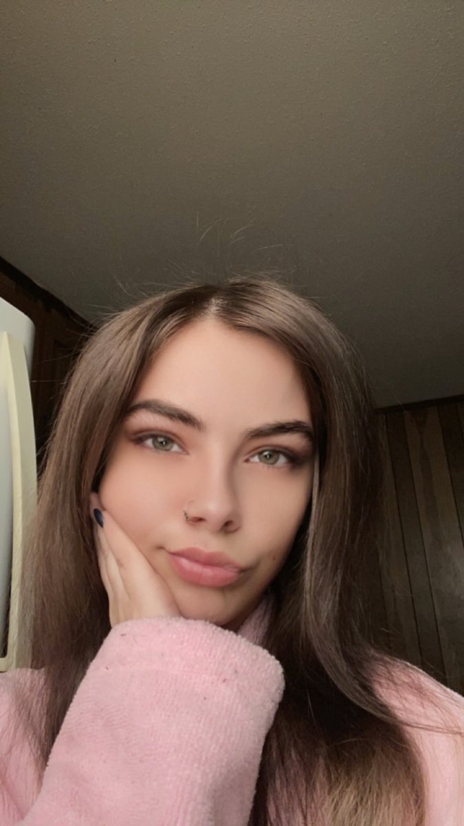 Nellie Collects ✨ tweet media