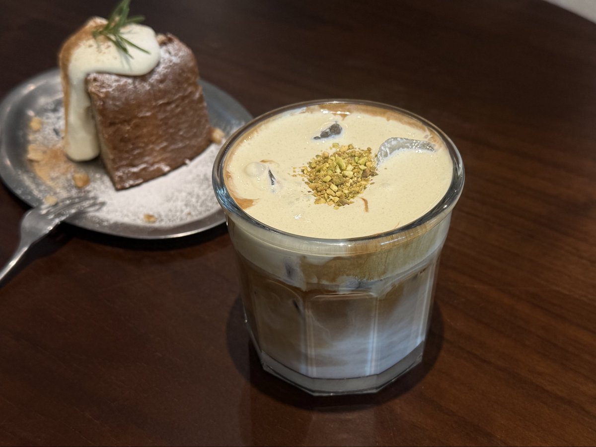 minjeong000213's tweet image. 📌 이태원 분좋카 추천
: 카페포이어

▶️ 색감이 미쳤고 2층까지 있는 넓은 대형 카페에요!! 여긴 당근케이크가 너무 맛있어요☺
((햇빛도 크게 들어와서 셀카도 잘나와요ㅎ))

🍀 친구들이랑 수다 떨고 싶을 때🍀
🍀 이태원 분좋카 찾고있다면🍀