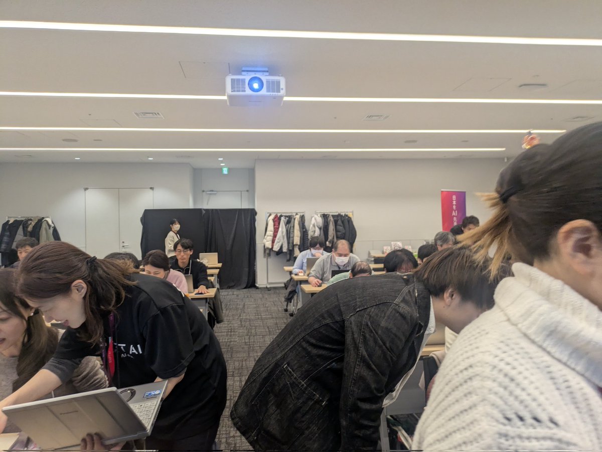ikebocch_ai's tweet photo. リアル合宿盛り上がってます！！
やはりリアルはその場で問題解決ができるのがいいですね✨
#SHIFTAI
#リアル合宿 https://t.co/iUOp6Jxl8X