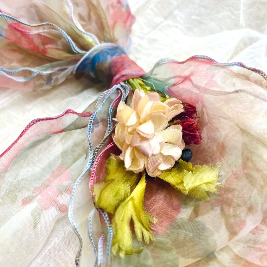 🌹2/8(日) 大阪 #ロマアラ🌹お品書き②

🎀Antique Bloom Dress（ピンクローズ）
まるでドールのようなクラシカルで美しい薔薇柄のワンピース✨
残り【2着】のみとなりました

🎀シフォンフラワーのおリボン
歩くたびに揺れるふんわり透ける花柄シフォンに手染めのお花添えた大きなリボン

#ロマアラ24