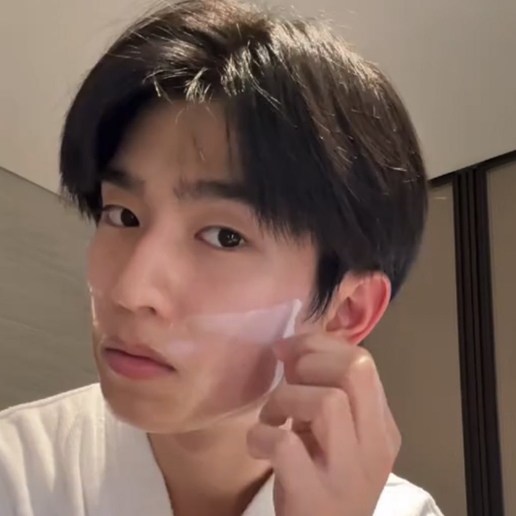 baethojiro's tweet photo. หน้าหนาว 2 / 10
หน้าสด ผมไม่เซ็ต 100000 / 10 https://t.co/y0FLbYx1yi
