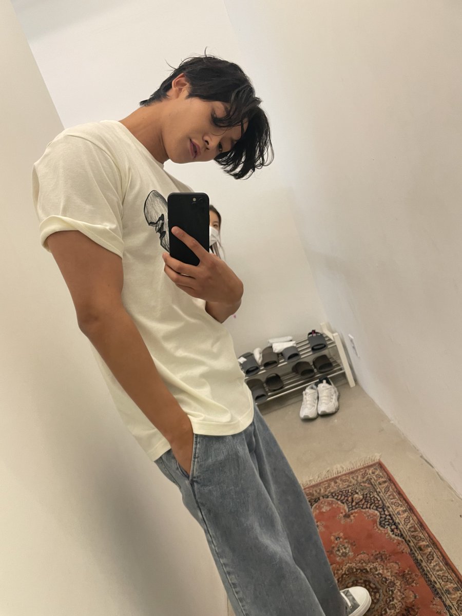 孤独部屋に来たロウンさんに遭遇したの初めて
本人かどうか一瞬疑っちゃうけどインスタに載せてるのとちょっと違う写真アップしてくれるの好き