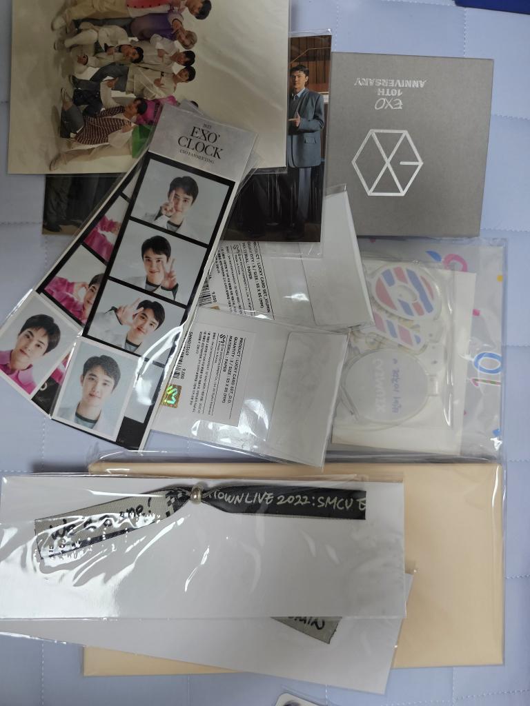 yyangxox's tweet photo. 엑소 공식굿즈,콘서트 입장선물 양도

일괄 30(10주년 목걸이 포카 포카x/��미포)

옛날에 확인차 개봉한것들도 있고 아예 미개봉인 상품도 있습니다

디오 Do dohkyungsoo 엑소 exo 시우민 민석 xiumin 수호 준면 suho 백현 baekhyun 찬열 chanyeol 카이 종인 kai 세훈 sehun membership 터래기 poca https://t.co/jV4l1Ohuwg
