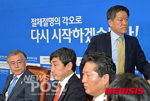 <a href="/wpdlatm10/">유진 Choi</a> 친명들의 이중잣대 웃기네요.

이재명 당대표 시절엔 당원민주주의가
'절대 선'인 것처럼 신봉하더니,
정청래 대표가 추진하니 '중우정치'라고 하네요.

민주당 일부 친명 의원과 당원의 인식수준이 이 정도 일줄은 몰랐네요.

정청래 대표가 최고위원과 상의가 없었던건 2015년 악몽때문인지도...