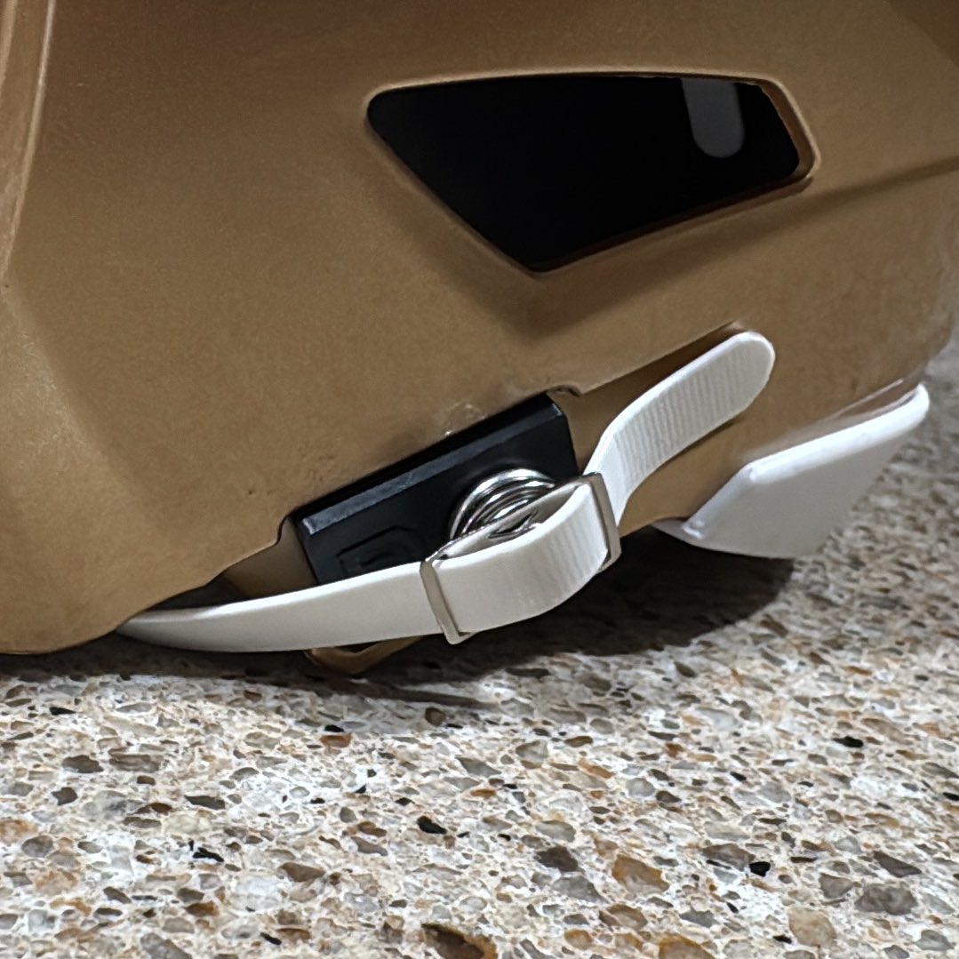 Another new Riddell Speedflex Midi mid-sized helmet custom part drop! Dropping the new branded snap adapters this weekend after some prototyping this week and getting these perfected! The inner thumbscrew covers are 🤌🏿

Keep an eye out on Whatnot, other secondary drops after.