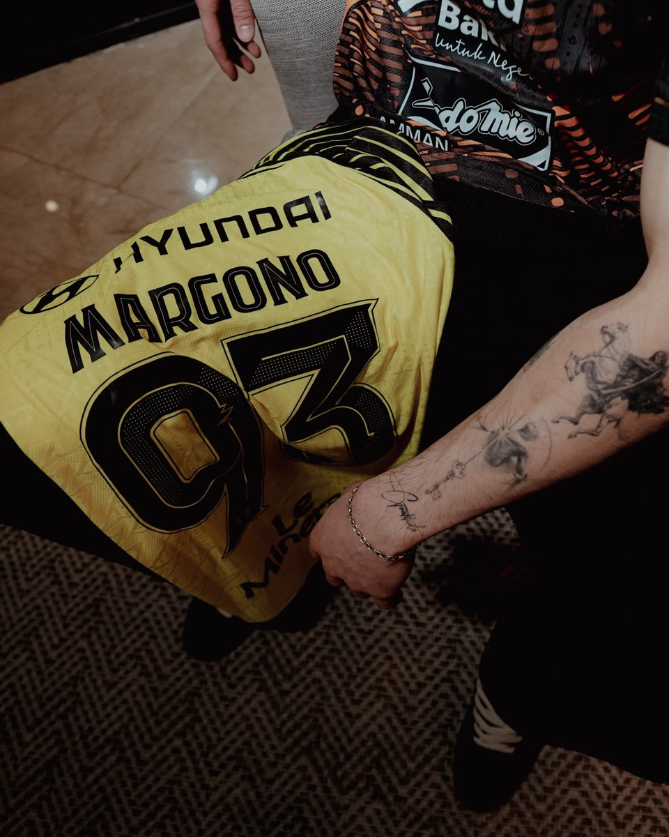 Persija_Jkt's tweet photo. New wall in town, Cyrus Margono is here! ๐คฉ๐ฅ
#WelcomeCyrus #Persija https://t.co/lWBzM86Tmy