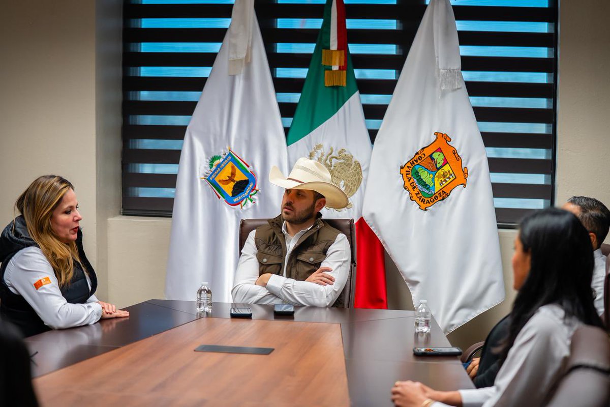 ¡Fortalecemos la Coordinación con municipios!
Por instrucciones del Gobernador Manolo Jiménez, la Secretaria del Trabajo, Nazira Zogbi Castro, se reunió con el Alcalde de Piedras Negras, Jacobo Rodríguez  y con representantes del sector empresarial (1-2)