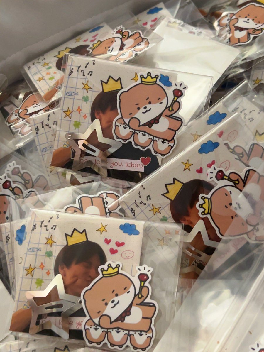 heloo dinonaras n caratdeul ⋆.˚🦦⋆

 i’ll be handing out these freebies for #SailingWithDino &amp; #MyOdetoYou_DINO !

↳ the cookies are in limited qty so fcfs :3
↳ js say hi &amp; show me this post to claim!

⏰ will be there from 12pm onwards