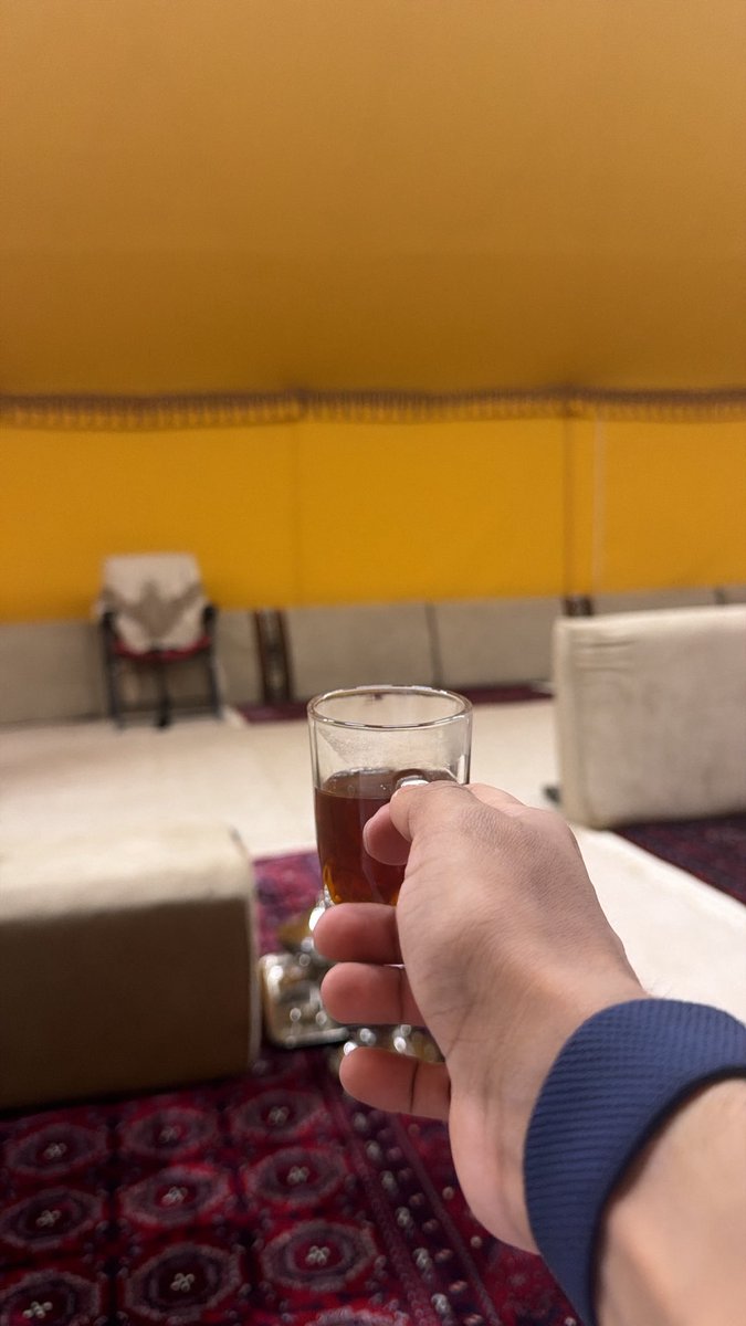 اذكريني لا غزا البرد  ..  الضلوع و ما لقاني 
ولا جبرك الوقت في ممشاه واطباعك عنيده 

.