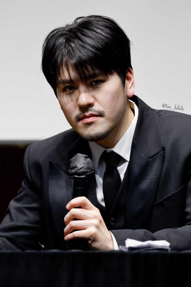 26.02.01 미니3집 [ALIVE] 팬사인회 -JJmuze

세상 예쁘고 깜찍하게 
45도 얼짱각도로 보조개 뽐내다가
왜 갑자기 노려보는지 모르겠지만
잘생긴 라가네 강아지🐶❤️

#LAPOEM #라포엠 #정민성