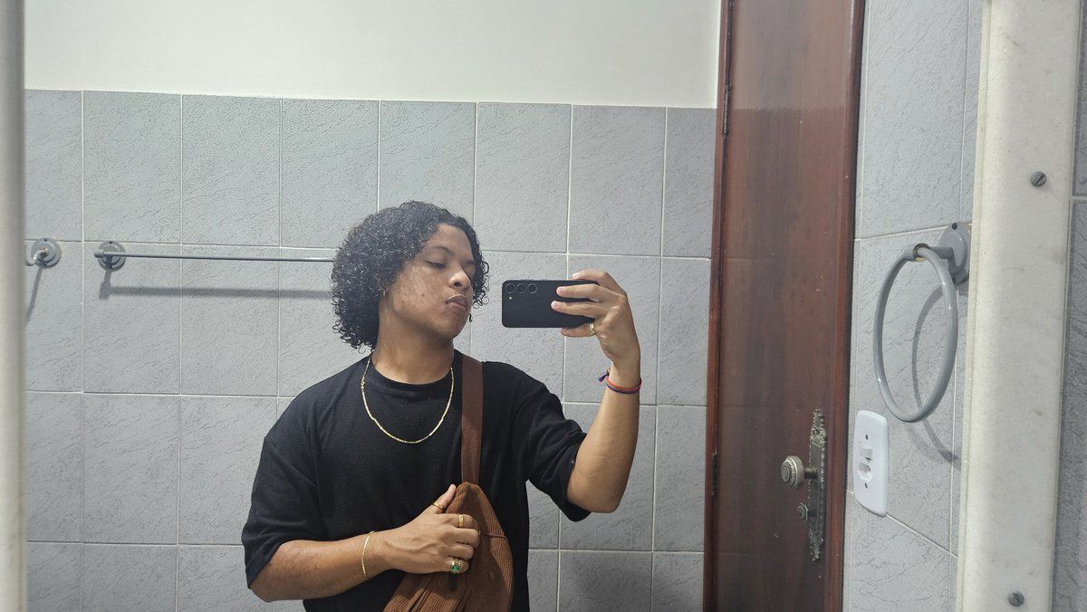 Romântico sem amor tweet media