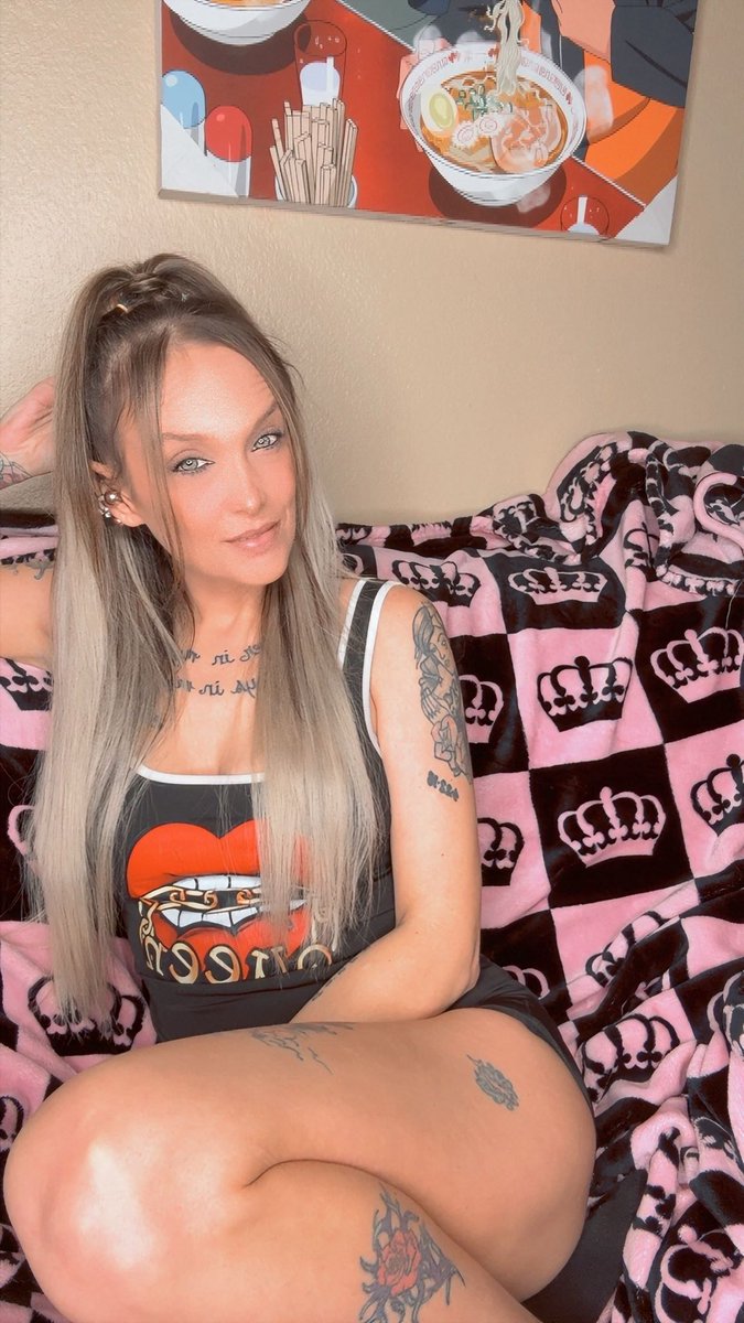 queenbee tweet media