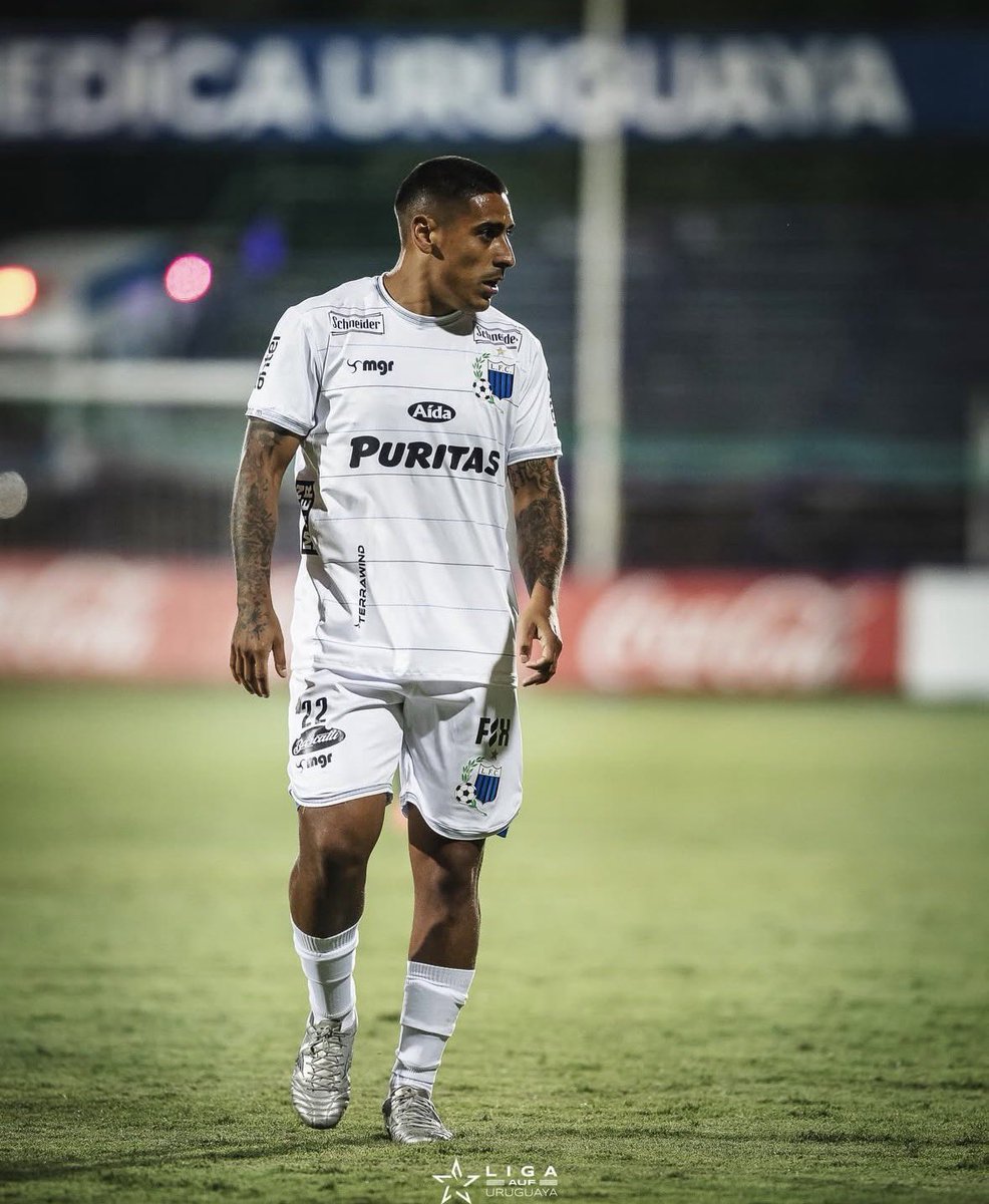 es como ver al amor de tu vida con otro😔